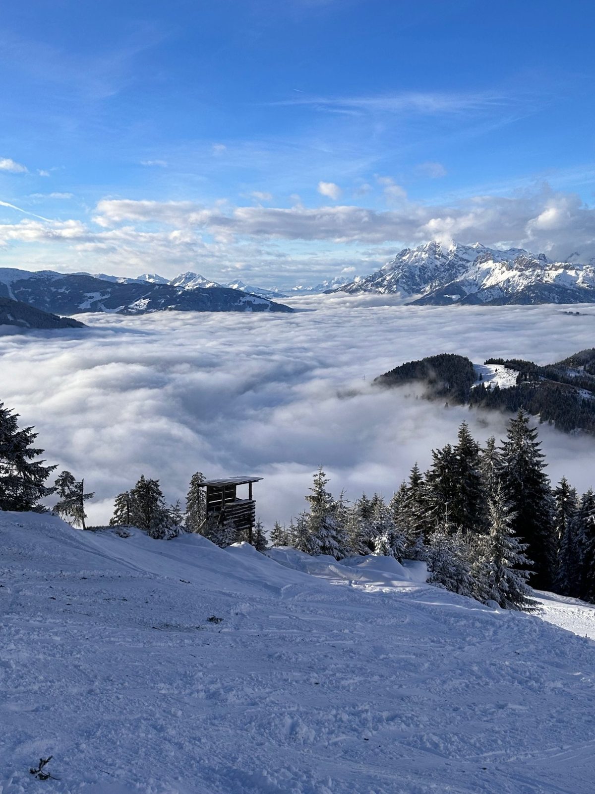 Winterpanorama über den Wolken bei Maria Alm